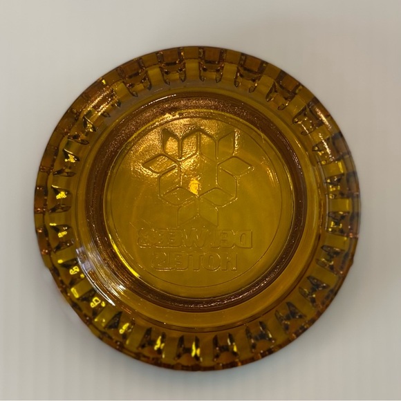 Vintage Del Webb Hotels Amber Glass Advertising Ashtray 4" In Good Condi… - Picture 6 of 6